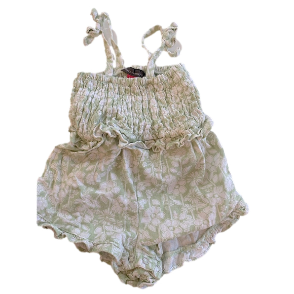 Vince Camuto 6-9 month girls romper green and white - Picture 1 of 3